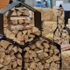 Wie legt man Brennholz in einen Holzstapel und in einen Holzstapel?