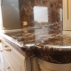 Features of marble and granite kitchen countertops