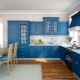 Blauwe keukens in het interieur