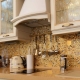 Wählen Sie eine Mosaikfliese für die Dekoration der Küche