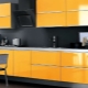 明亮的厨房：设计特色和颜色选择