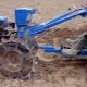 Stollen für einen handgeführten Traktor mit eigenen Händen herstellen