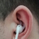 Was tun, wenn mir Kopfhörer aus den Ohren fallen?