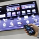 Cum să operați un televizor Samsung fără telecomandă?