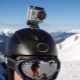 Auswahl einer Action-Kamera am Helm