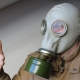 How to remove a gas mask?