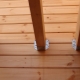 Subtilitățile atașării lemnului de perete