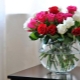 Wie erweckt man Rosen in einer Vase zum Leben?