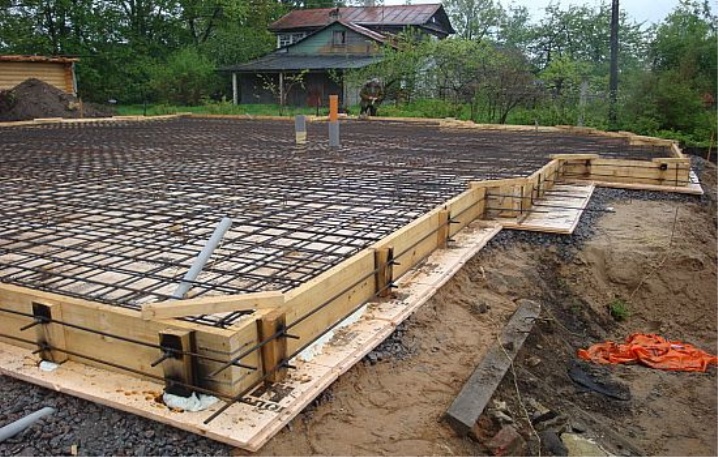 Shallow lattice foundation