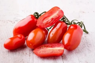 Dedos de la dama del tomate